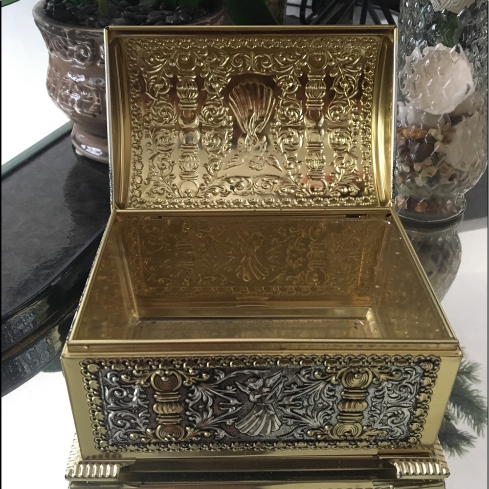Jewelry box